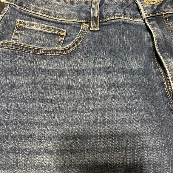 MAURICES High Rise CurvyWomen's Blue Jeans SZ 16W - Picture 6 of 8